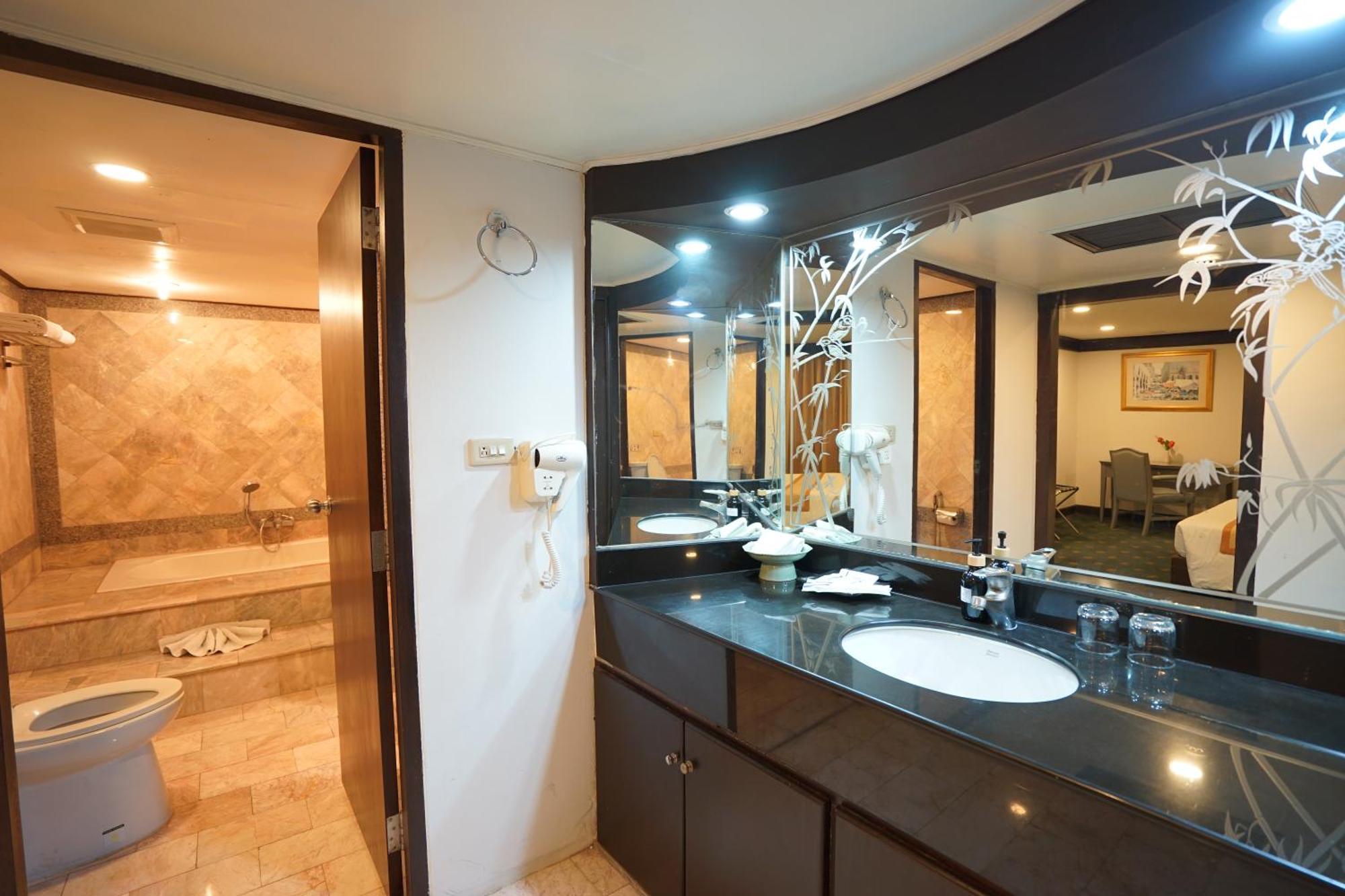 King Park Avenue Hotel Bangkok Exterior photo